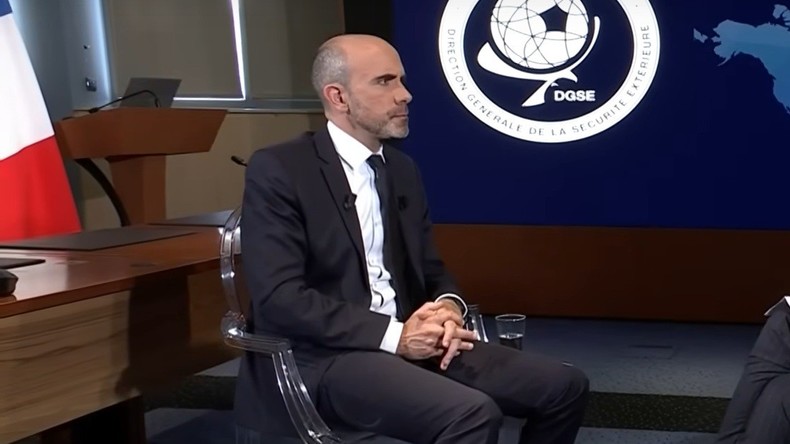 Coopération secrète avec la Russie : quand Macron raccroche... à moitié  